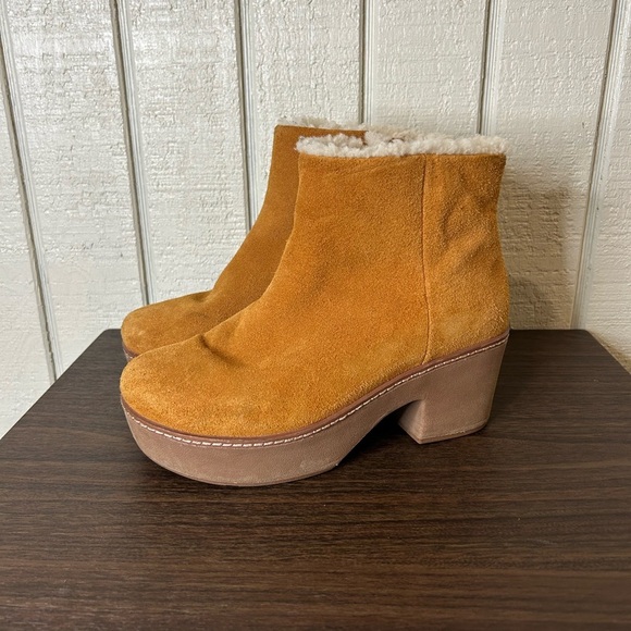 Fitflop Pilar Shearling Lined Ankle Boots, size 7. - Picture 2 of 8